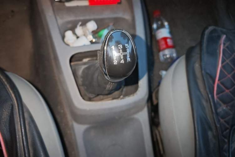Used BAIC Weiwang M20 2014 1.5L practical type BJ415A Gear Lever