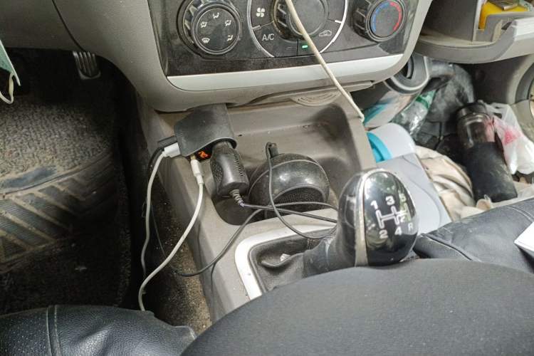 Used BAIC Weiwang M20 2014 1.5L practical type BJ415A Gear Lever