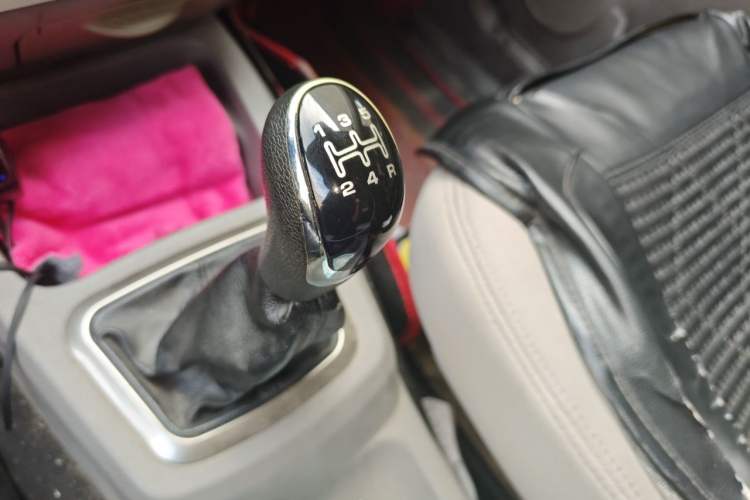 Used BAIC Weiwang M20 2014 1.5L Basic Version BJ415B Gear Lever