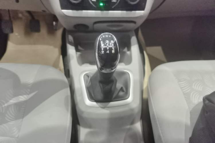 Used BAIC Weiwang M20 2014 1.5L practical type BJ415A Gear Lever