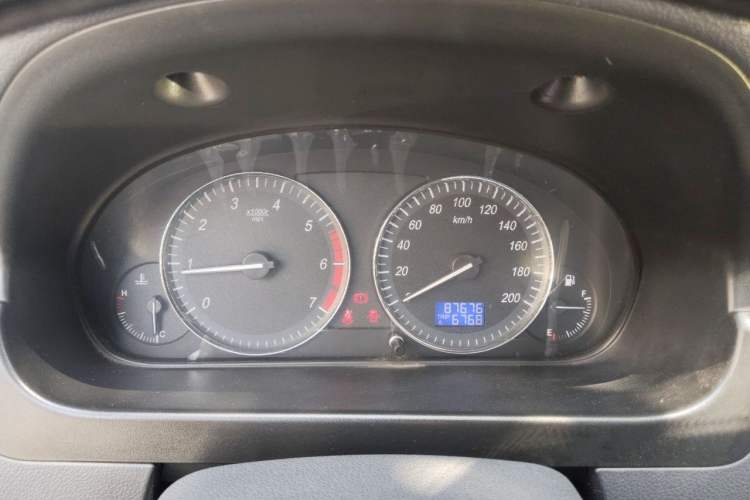 Used BAIC Weiwang M20 2014 1.5L Basic Version DAM15DL Instrument Cluster