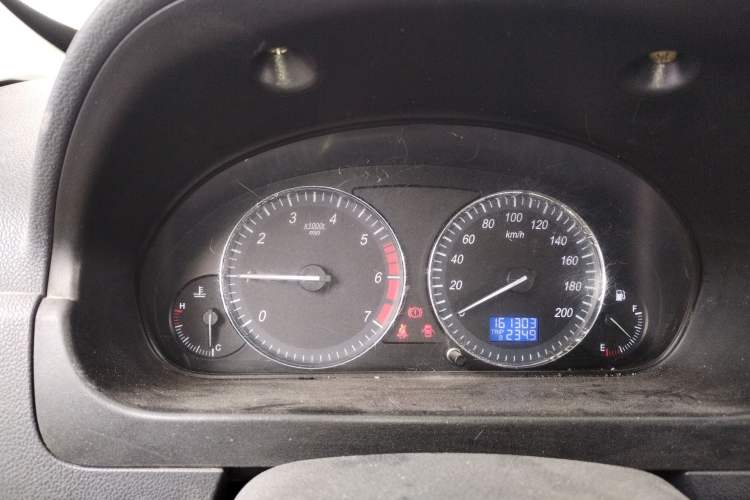 Used BAIC Weiwang M20 2014 1.5L Basic Version DAM15DL Instrument Cluster
