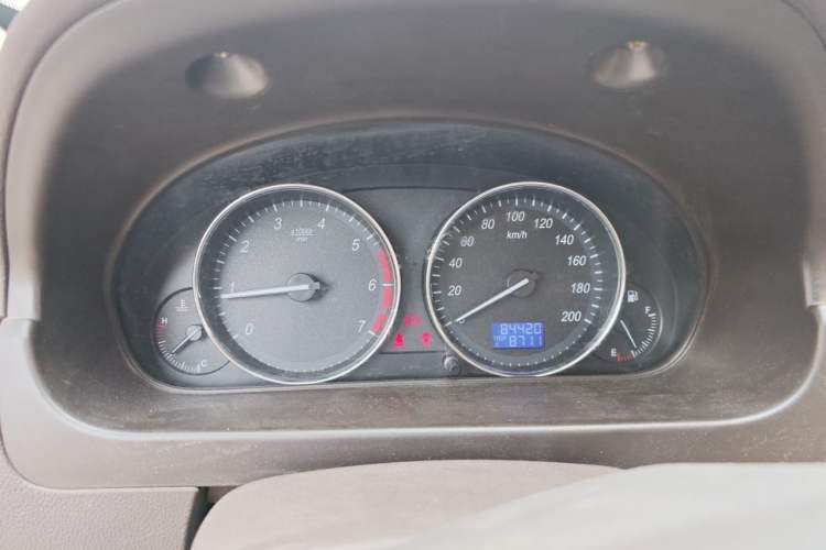 Used BAIC Weiwang M20 2014 1.5L Basic Version DAM15DL Instrument Cluster