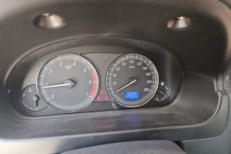 Used BAIC Weiwang M20 2014 1.5L Basic Version DAM15DL Instrument Cluster