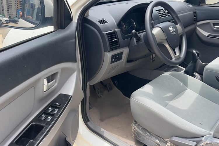 Used BAIC Weiwang M20 2014 1.5L practical type BJ415A Interior 1