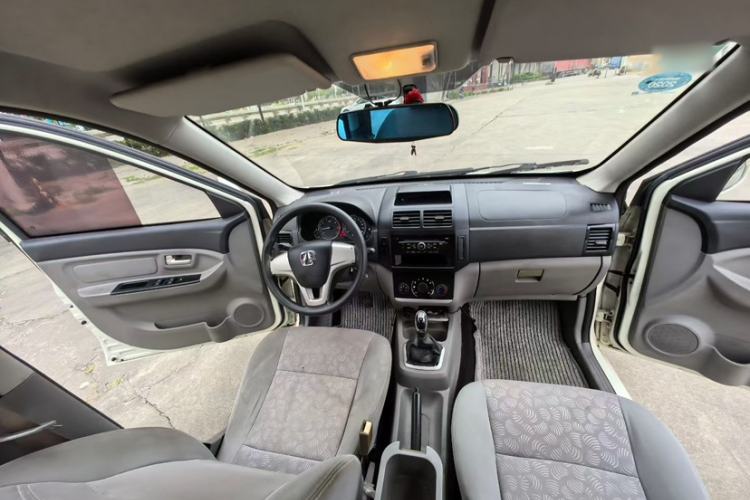 Used BAIC Weiwang M20 2014 1.5L Basic Version DAM15DL Interior 2
