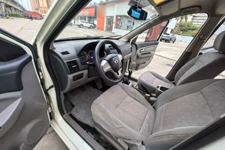 Used BAIC Weiwang M20 2014 1.5L Basic Version DAM15DL Interior 3