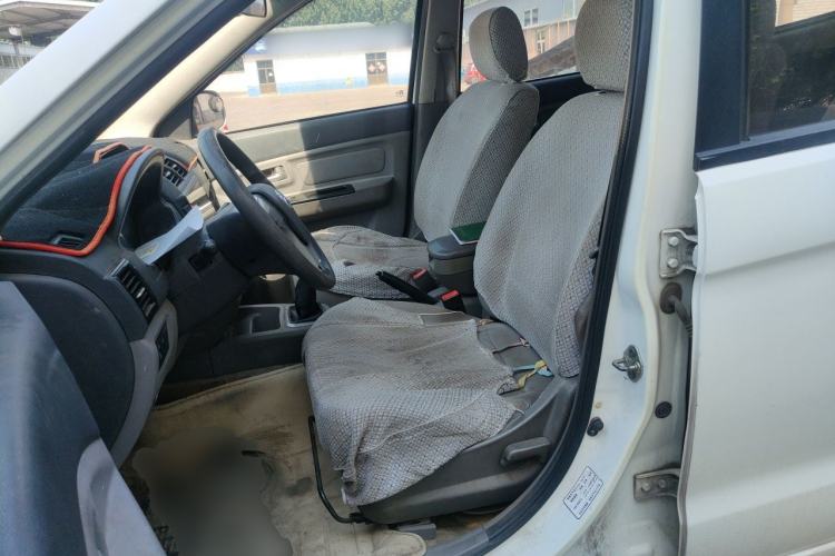Used BAIC Weiwang M20 2014 1.5L Basic Version BJ415B Left Front Seat