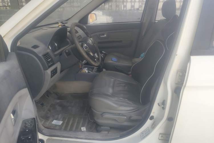 Used BAIC Weiwang M20 2014 1.5L Luxury DAM15DL Left Front Seat