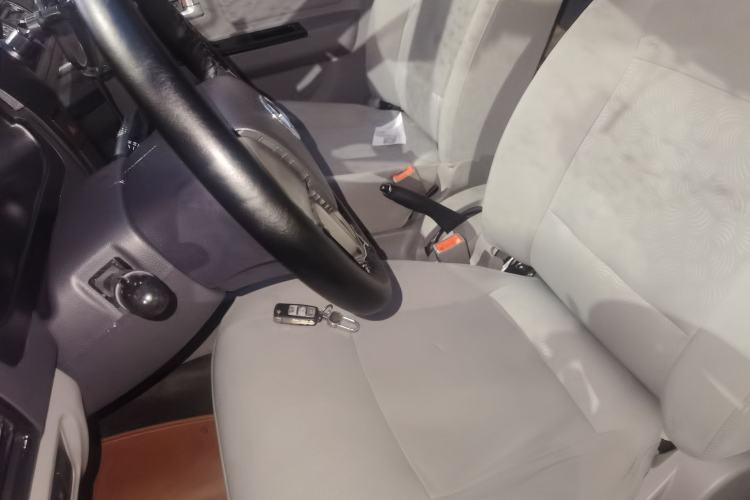 Used BAIC Weiwang M20 2014 1.5L practical type BJ415A Left Front Seat
