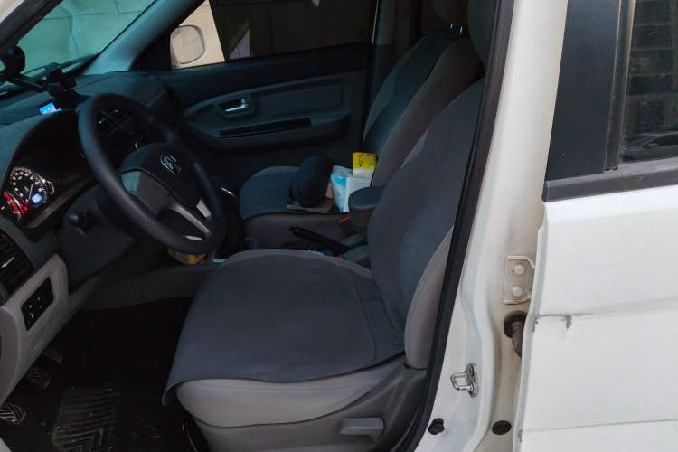 Used BAIC Weiwang M20 2014 1.5L Basic Version DAM15DL Left Front Seat