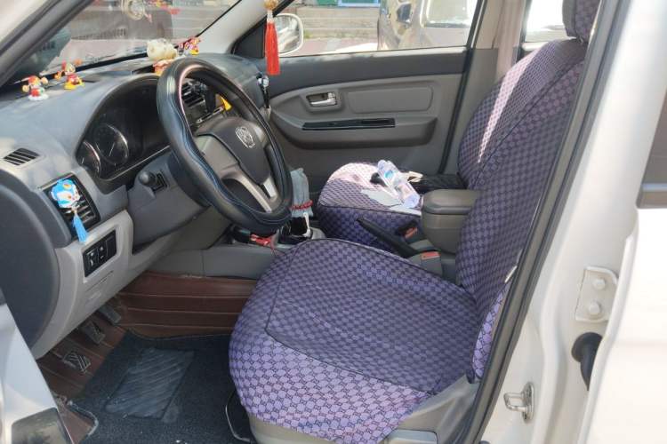 Used BAIC Weiwang M20 2014 1.5L Basic Version DAM15DL Left Front Seat