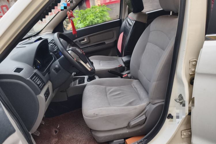 Used BAIC Weiwang M20 2014 1.5L practical type BJ415A Left Front Seat