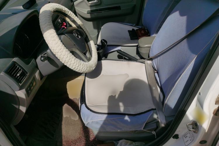Used BAIC Weiwang M20 2014 1.5L practical type BJ415A Left Front Seat