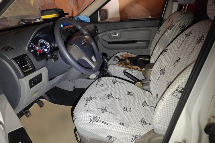 Used BAIC Weiwang M20 2014 1.5L Basic Version DAM15DL Left Front Seat