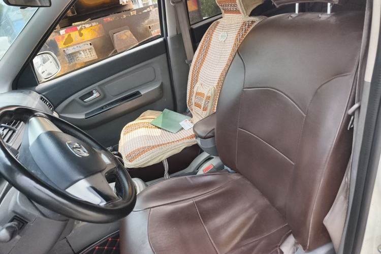 Used BAIC Weiwang M20 2014 1.5L practical type BJ415A Left Front Seat