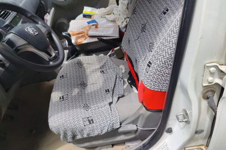 Used BAIC Weiwang M20 2014 1.5L Basic Version DAM15DL Left Front Seat