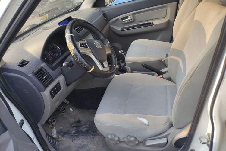Used BAIC Weiwang M20 2014 1.5L Comfort Version BJ415B Left Front Seat