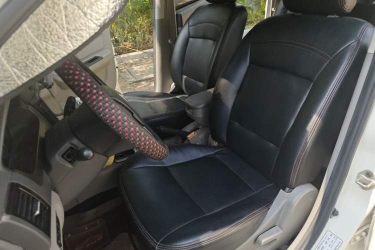 Used BAIC Weiwang M20 2014 1.5L Basic Version DAM15DL Left Front Seat