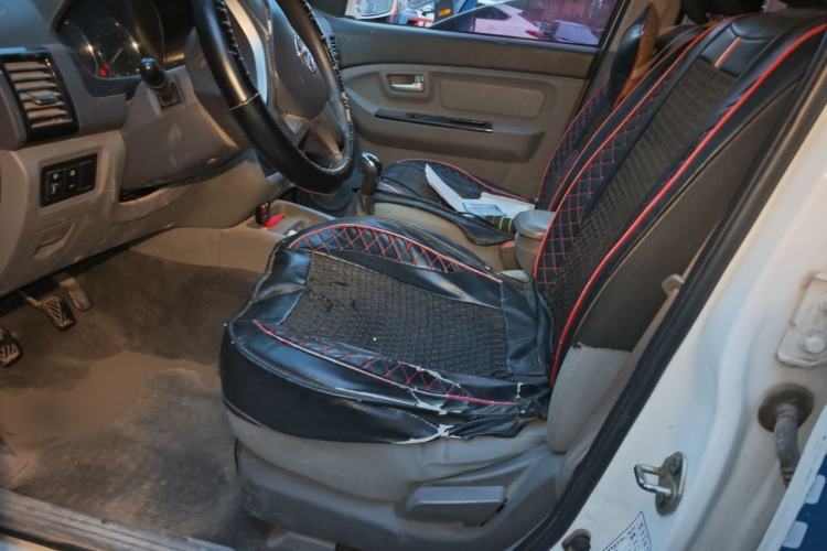 Used BAIC Weiwang M20 2014 1.5L practical type BJ415A Left Front Seat