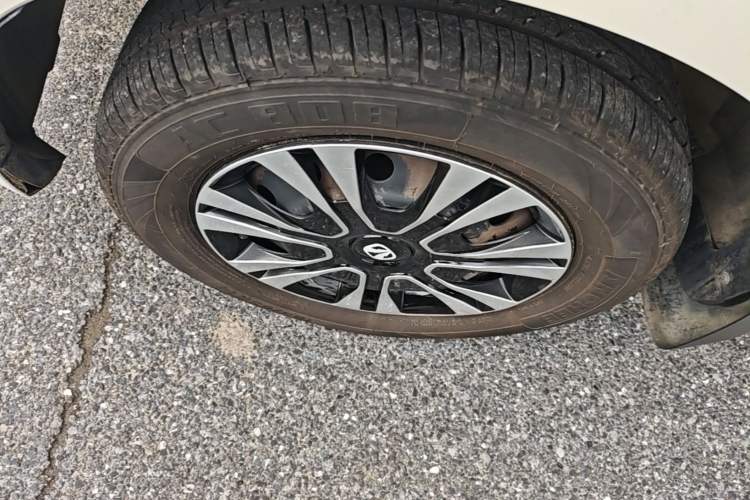 Used BAIC Weiwang M20 2014 1.5L Basic Version DAM15DL Left Front Wheel Hub
