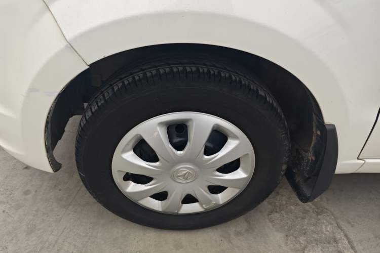 Used BAIC Weiwang M20 2014 1.5L practical type BJ415A Left Front Wheel Hub