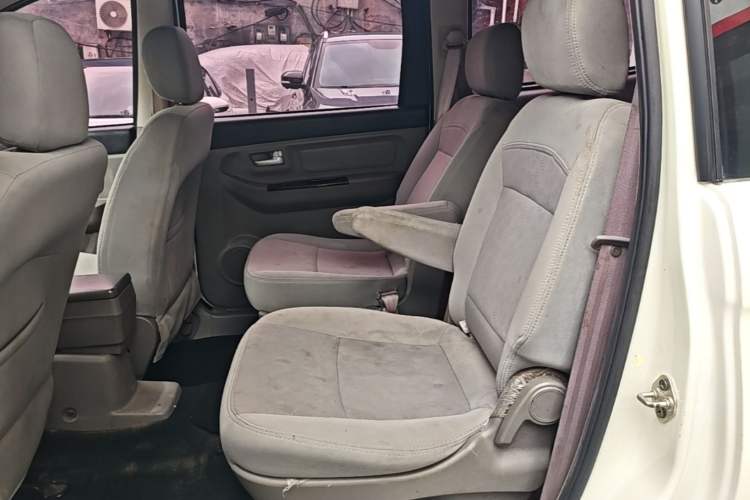 Used BAIC Weiwang M20 2014 1.5L Basic Version DAM15DL Left Rear Seat