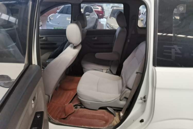 Used BAIC Weiwang M20 2014 1.5L practical type BJ415A Left Rear Seat