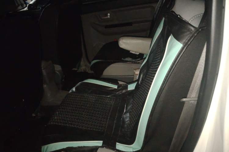 Used BAIC Weiwang M20 2014 1.5L practical type BJ415A Left Rear Seat