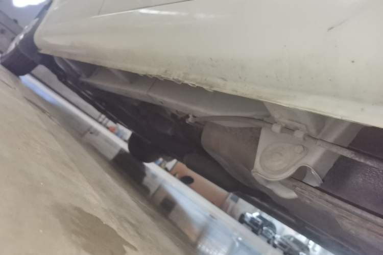 Used BAIC Weiwang M20 2014 1.5L practical type BJ415A Left Side Sill