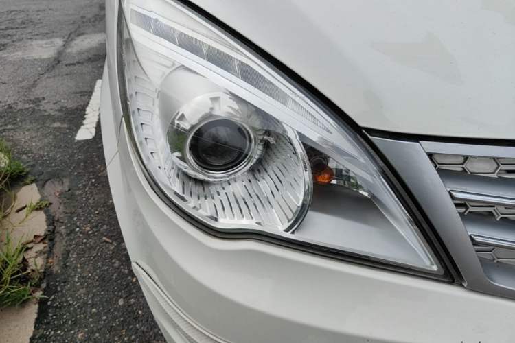 Used BAIC Weiwang M20 2014 1.5L Basic Version DAM15DL Right Front Headlight