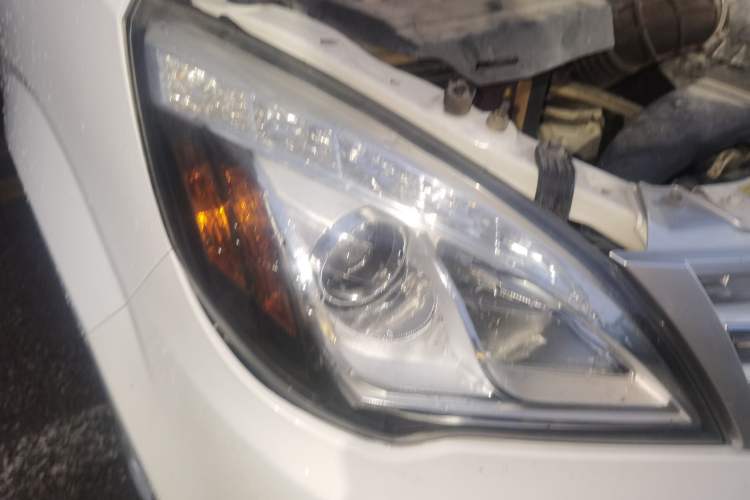 Used BAIC Weiwang M20 2014 1.5L practical type BJ415A Right Front Headlight