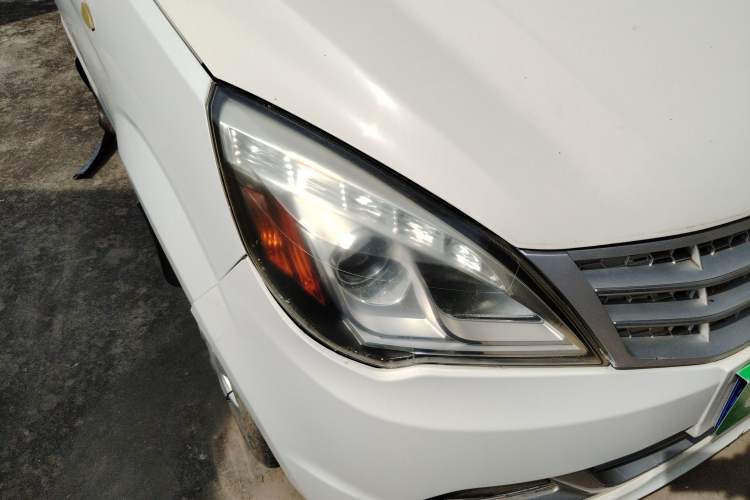 Used BAIC Weiwang M20 2014 1.5L practical type BJ415A Right Front Headlight