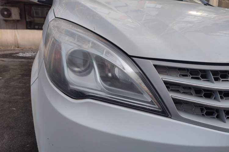 Used BAIC Weiwang M20 2014 1.5L Comfort Version BJ415B Right Front Headlight