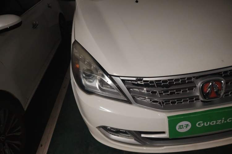 Used BAIC Weiwang M20 2014 1.5L practical type BJ415A Right Front Headlight