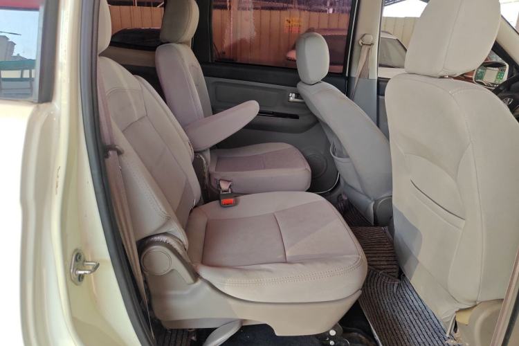 Used BAIC Weiwang M20 2014 1.5L Basic Version DAM15DL Right Front Seat