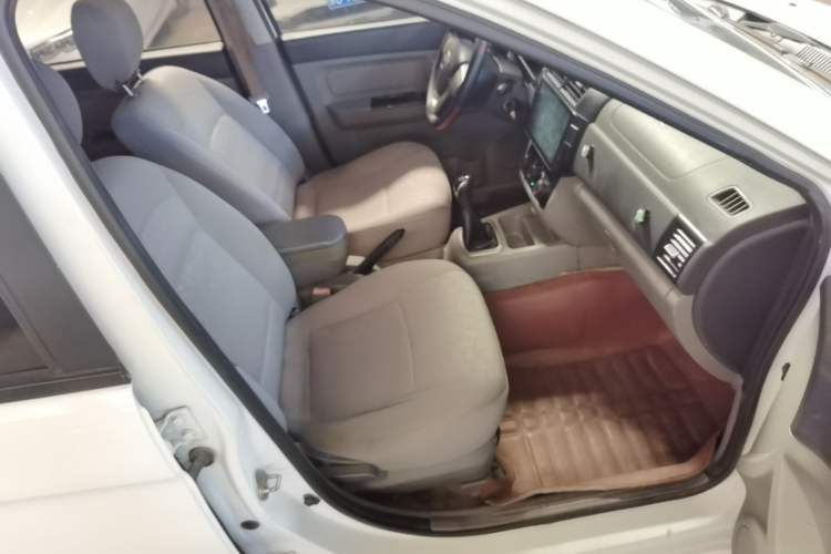 Used BAIC Weiwang M20 2014 1.5L practical type BJ415A Right Front Seat