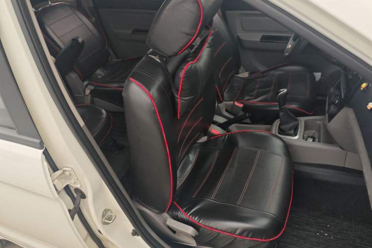 Used BAIC Weiwang M20 2014 1.5L practical type BJ415A Right Front Seat