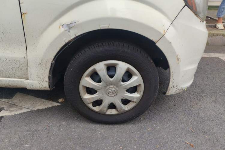Used BAIC Weiwang M20 2014 1.5L practical type BJ415A Right Front Wheel Hub