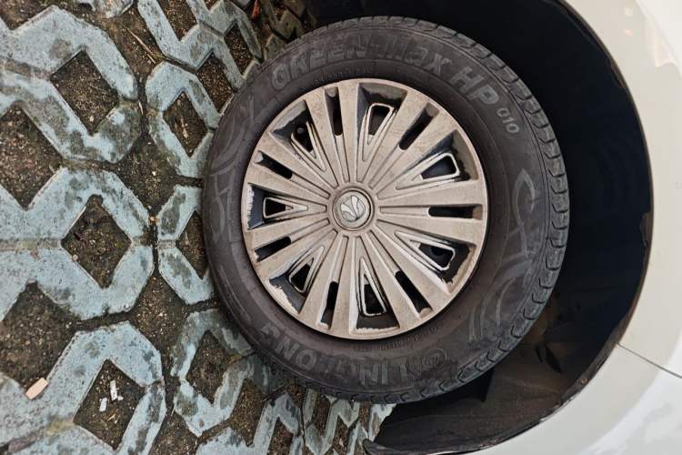 Used BAIC Weiwang M20 2014 1.5L Basic Version DAM15DL Right Front Wheel Hub