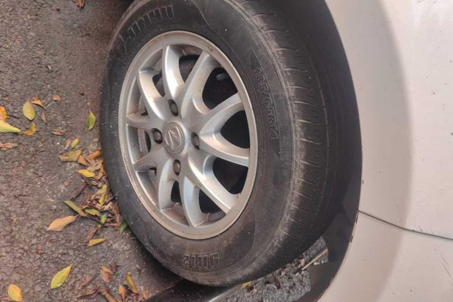 Used BAIC Weiwang M20 2014 1.5L Comfort Version BJ415B Right Front Wheel Hub