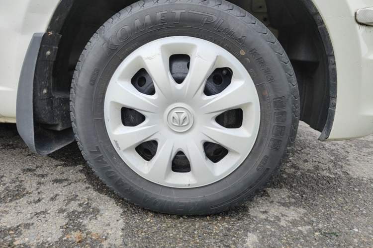 Used BAIC Weiwang M20 2014 1.5L Basic Version DAM15DL Right Front Wheel Hub