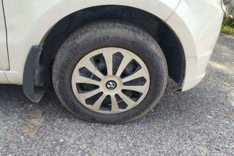 Used BAIC Weiwang M20 2014 1.5L practical type BJ415A Right Front Wheel Hub