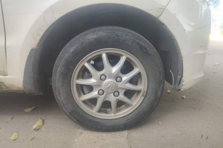 Used BAIC Weiwang M20 2014 1.5L Luxury DAM15DL Right Front Wheel Hub