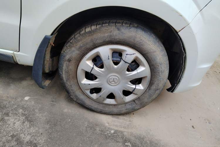 Used BAIC Weiwang M20 2014 1.5L practical type BJ415A Right Front Wheel Hub