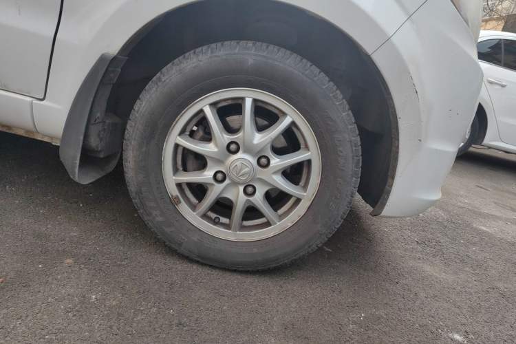 Used BAIC Weiwang M20 2014 1.5L Comfort Version BJ415B Right Front Wheel Hub
