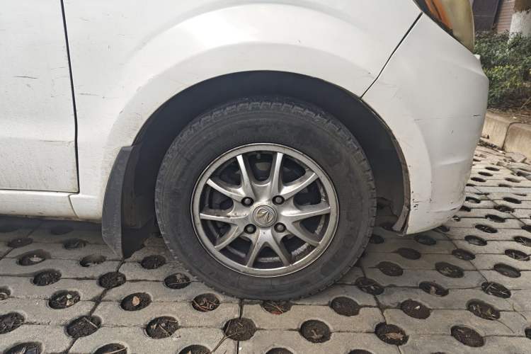 Used BAIC Weiwang M20 2014 1.5L practical type BJ415A Right Front Wheel Hub