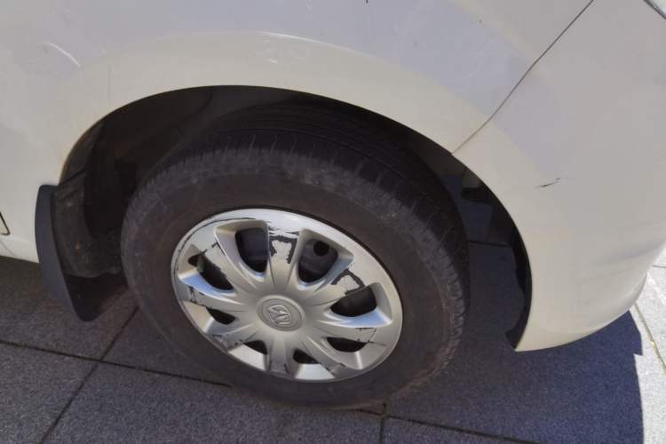 Used BAIC Weiwang M20 2014 1.5L Basic Version DAM15DL Right Front Wheel Hub