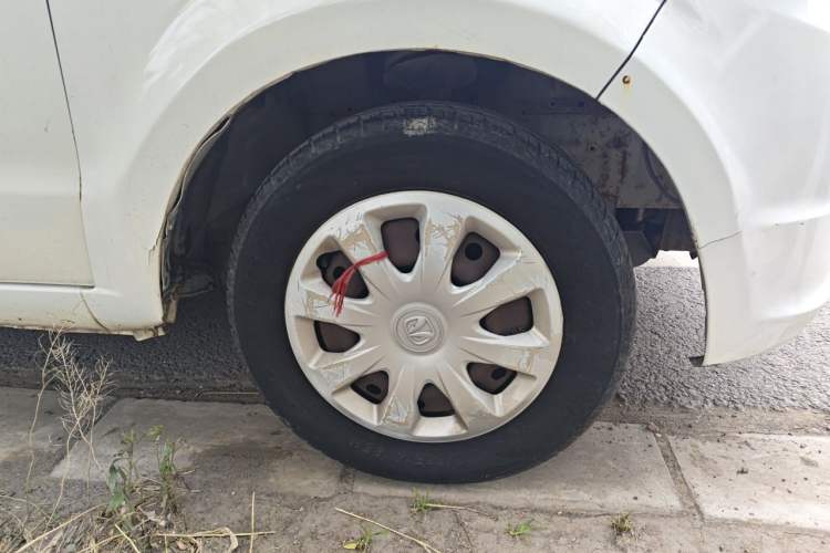 Used BAIC Weiwang M20 2014 1.5L practical type BJ415A Right Front Wheel Hub