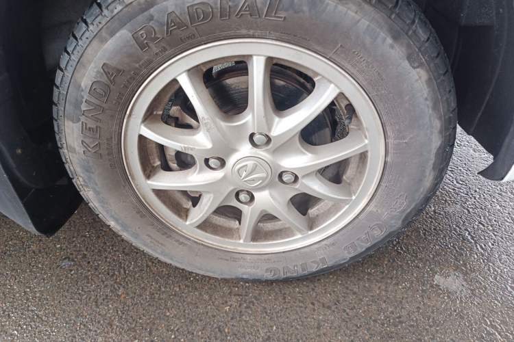 Used BAIC Weiwang M20 2014 1.5L Comfort Version BJ415B Right Front Wheel Hub